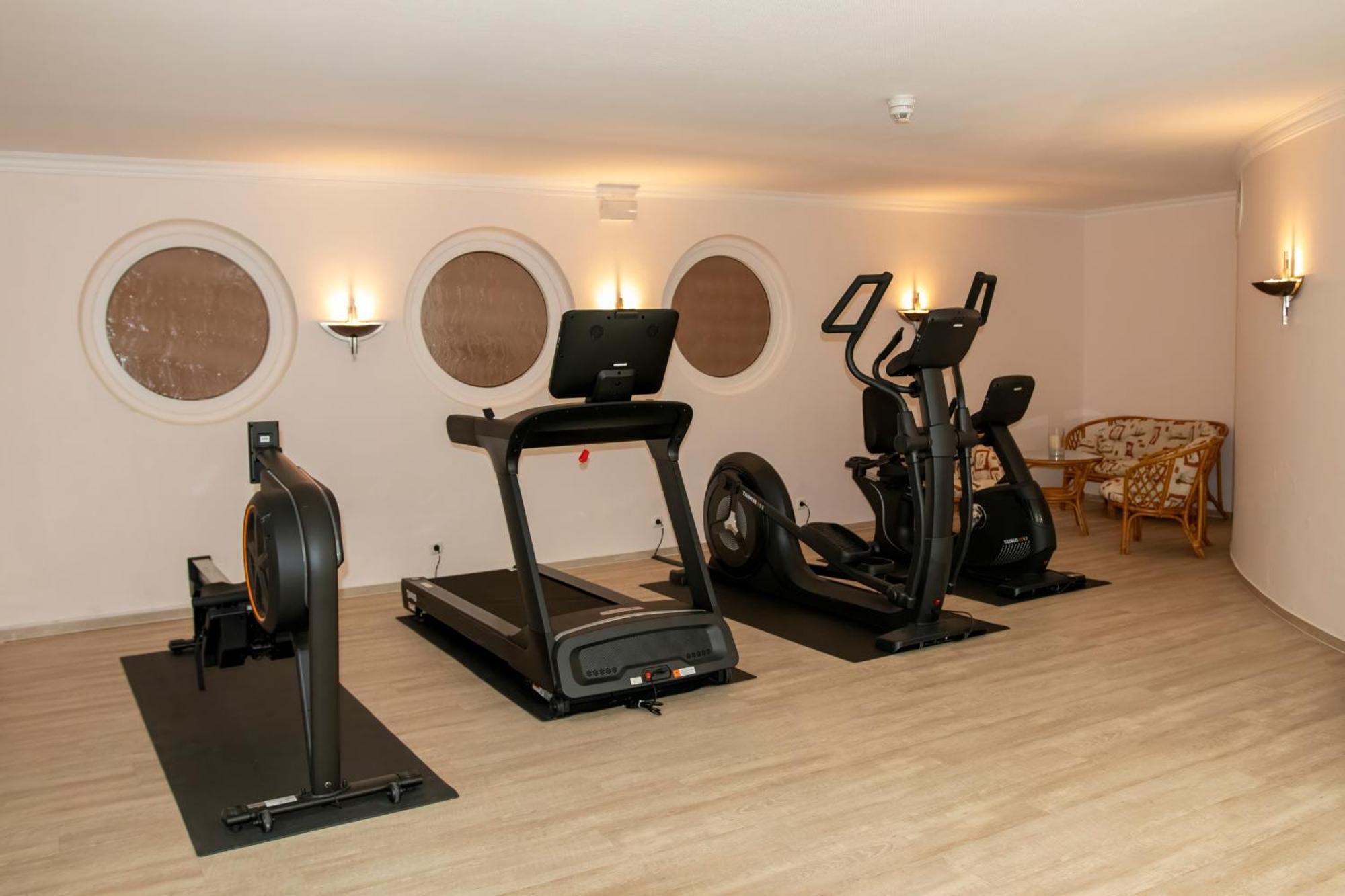 Golf- Und Wellnesshotel Amtsheide บัดบีเวนเซิน ภายนอก รูปภาพ