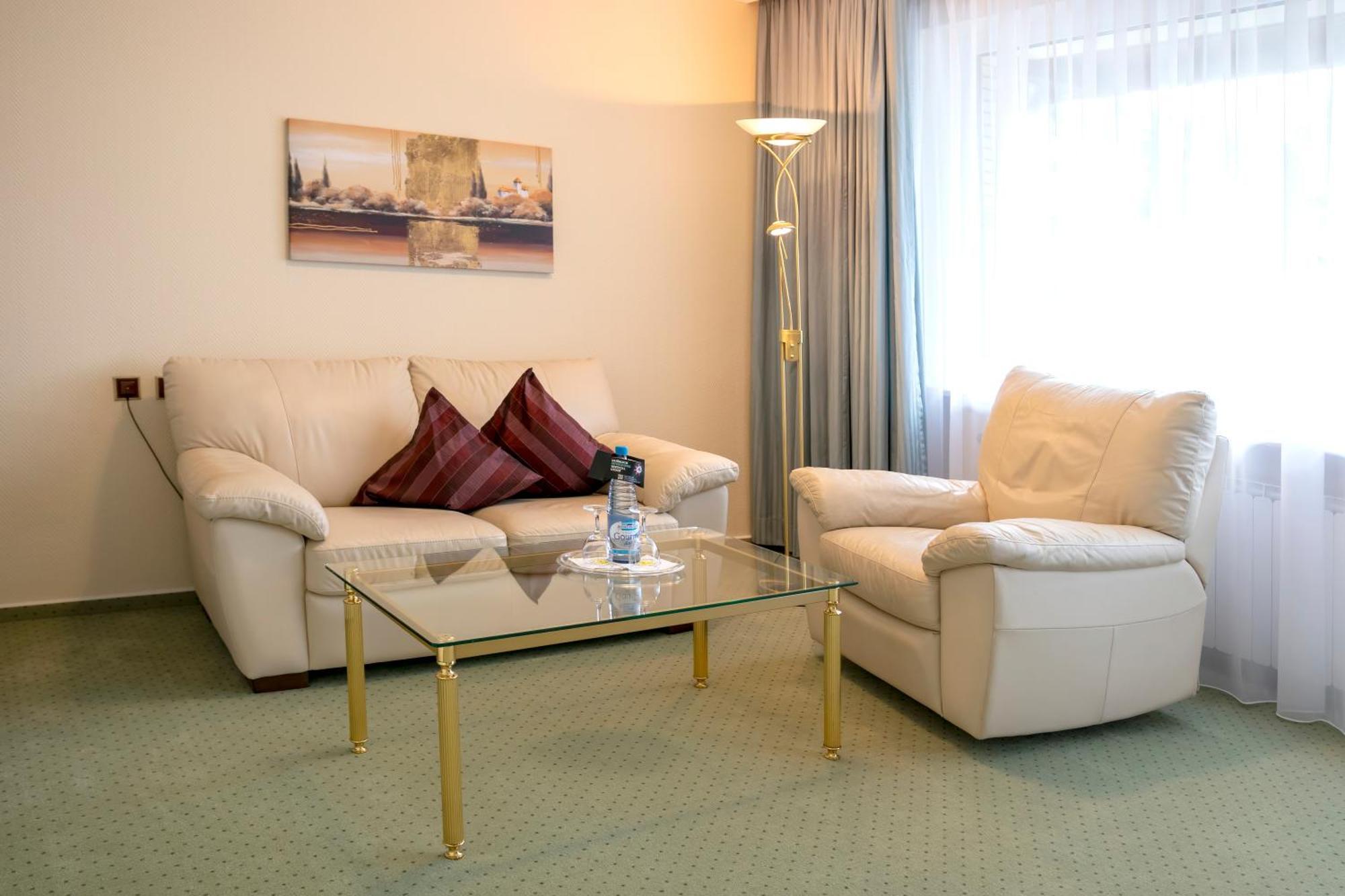 Golf- Und Wellnesshotel Amtsheide บัดบีเวนเซิน ภายนอก รูปภาพ
